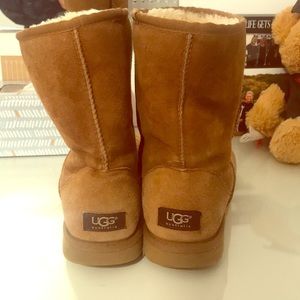 UGGS